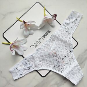 NWT VICTORIA'S SECRET DREAM ANGELS EYELET LACE-UP THONG PANTY IN VS WHITE SIZE S